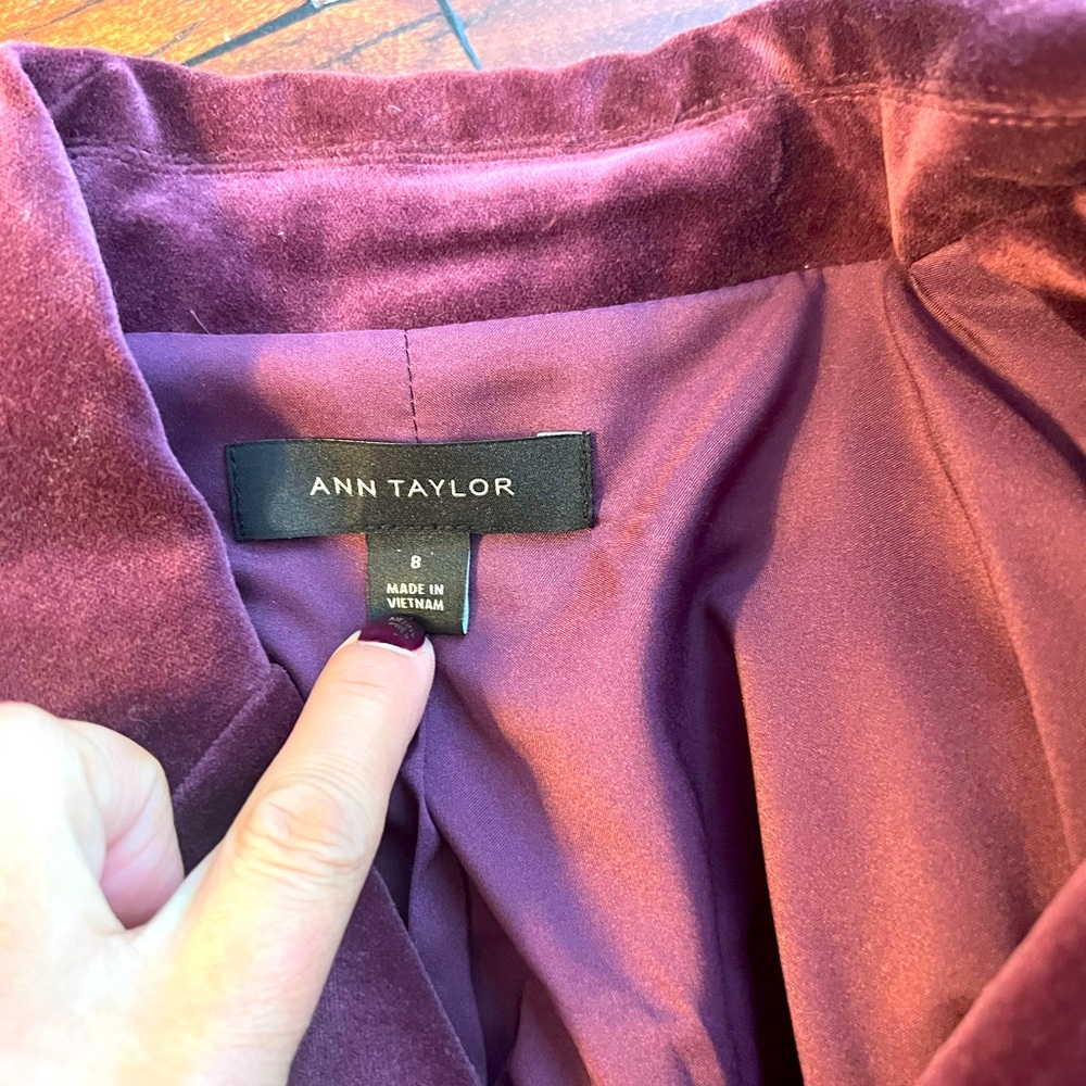 Burgundy Ann Taylor Velvet Jacket.  Size 8 - Picture 4 of 4